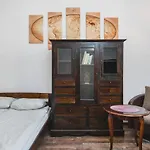 Riverside City Center Apartment With Classic Vibes - By Upstairs
