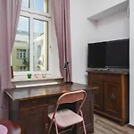 Riverside City Center Apartment With Classic Vibes - By Upstairs